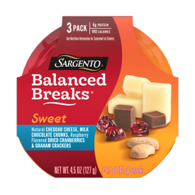 Sargento® Sweet Balanced Breaks® Natural Cheddar Cheese, Milk Chocolate Chunks, Raspberry Flavored Dried Cranberries and Graham Crackers Snack Kit, 3-Pack