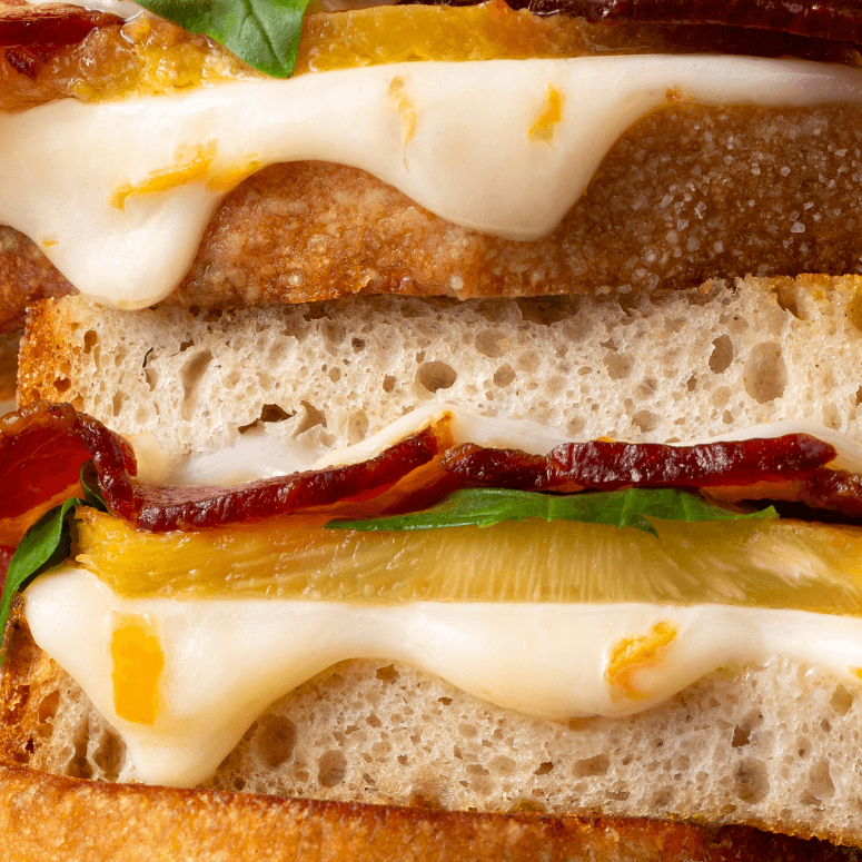 35581 SL Spcy MngHbnrJck Ecomm Lifestyle1