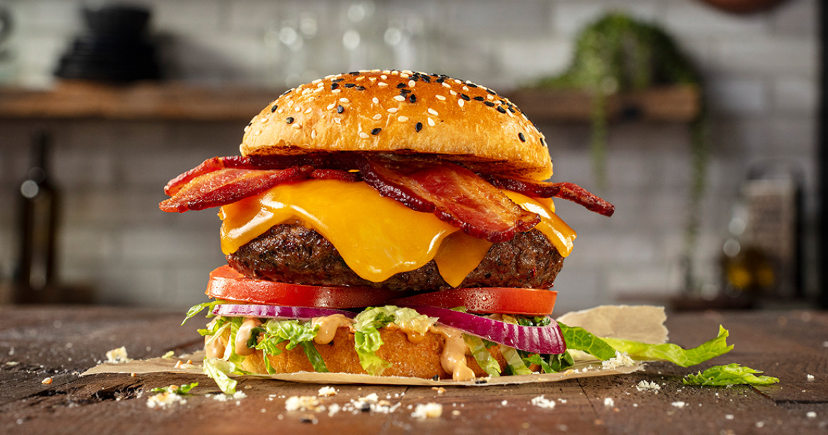 Cheddar & Bacon Cheeseburger | Sargento® Foods Incorporated