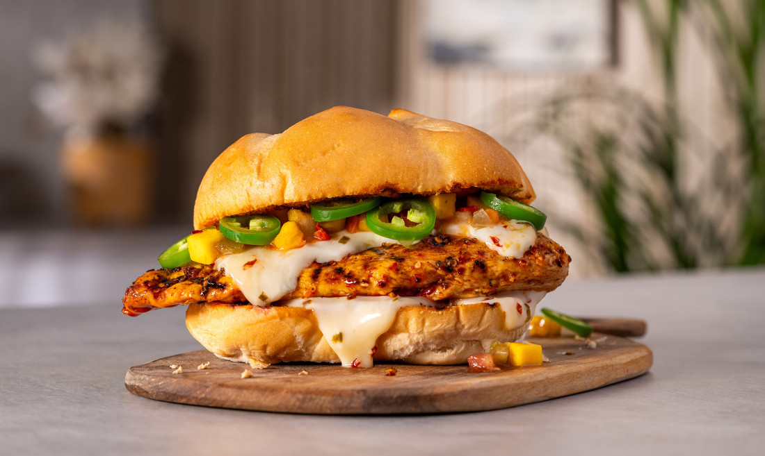 00122 SL PpprJck RCP NashvilleHoneyCrunchChickenSandwich 08 Burger Images 3500x2108