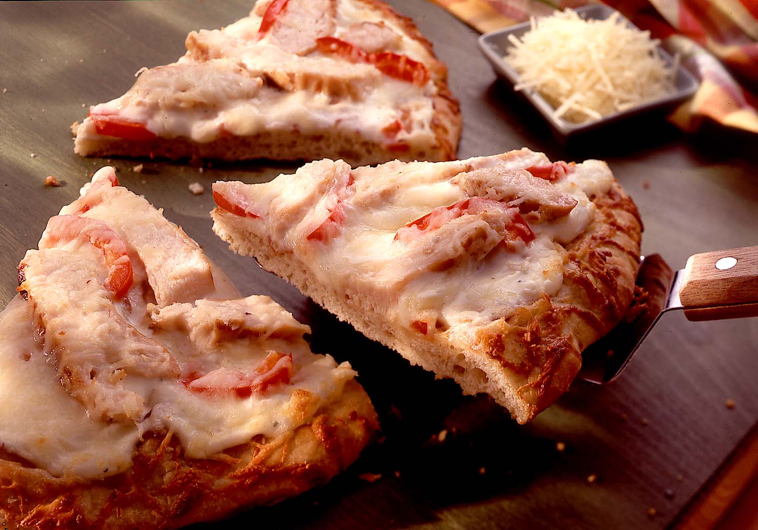 1284 grilled chicken alfredo pizza 1