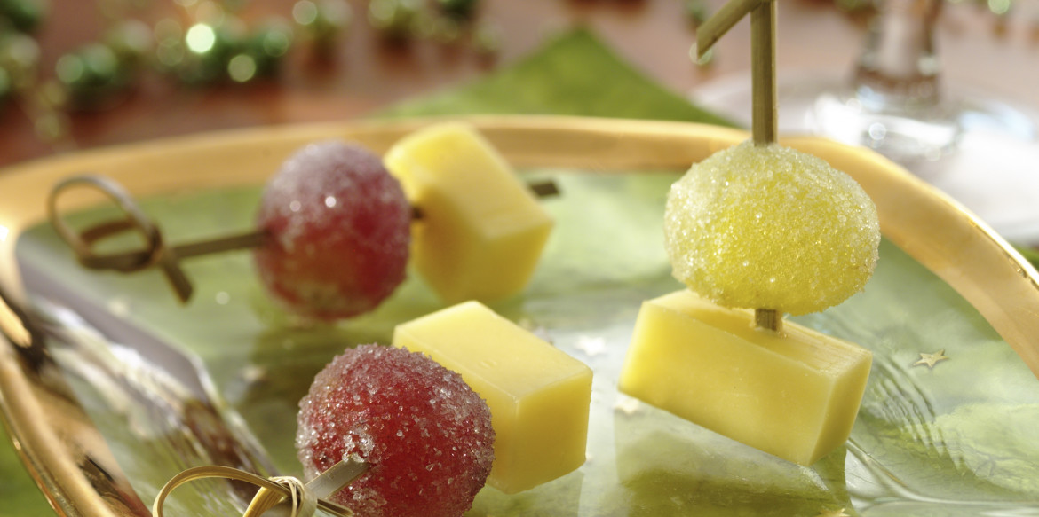 Frozen Sugared Grapes w Pasture Grazed Cheddar 1562 2