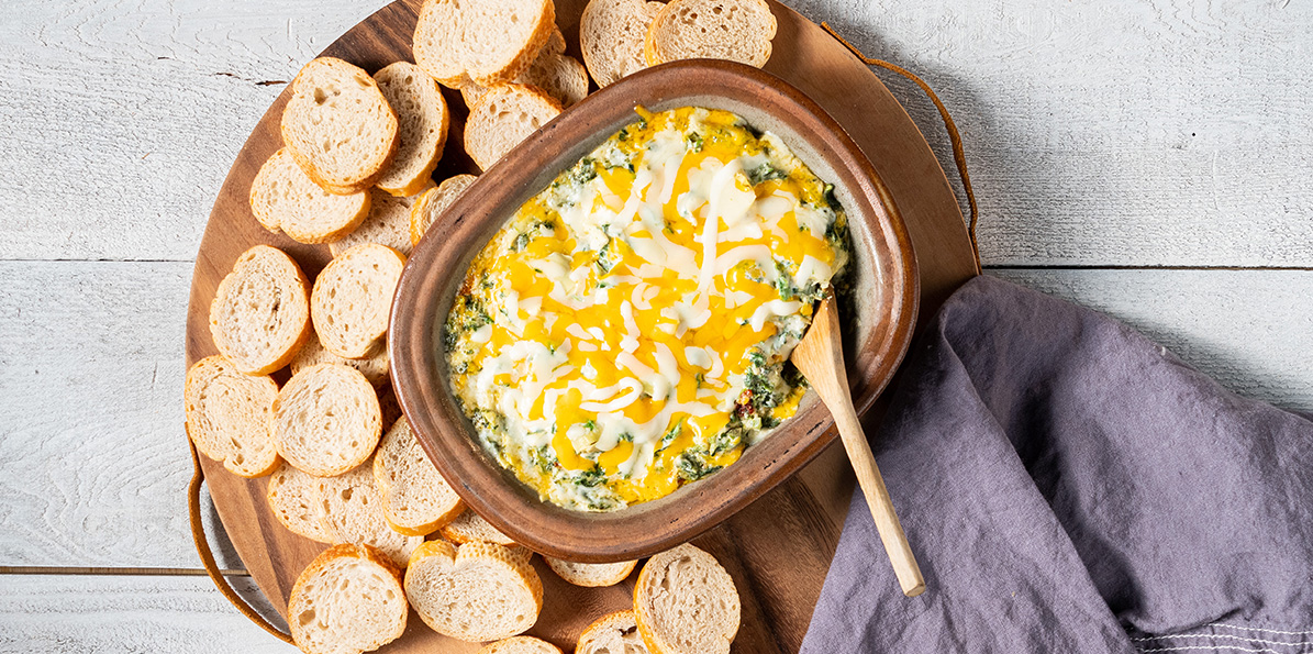 Slow Cooker Cheesy Spinach and Artichoke Dip (Quick and Easy)